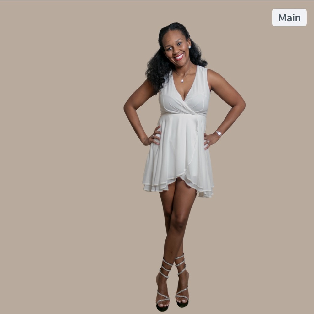 Elegant White Sleeveless Dress